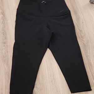 Nike | Capri Black Leggings